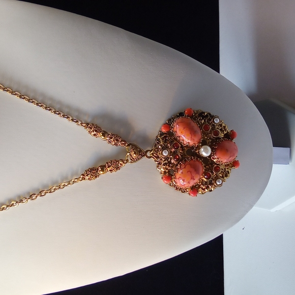 Vintage Made in East Germany Coral necklace in Gold - Picture 3 of 8